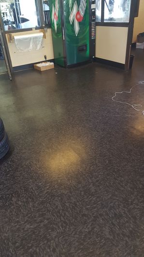 Before & After Commercial Stripping & Wax in Decatur, GA (2)