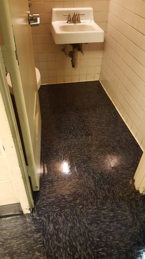 Before & After Commercial Stripping & Wax in Decatur, GA (6)